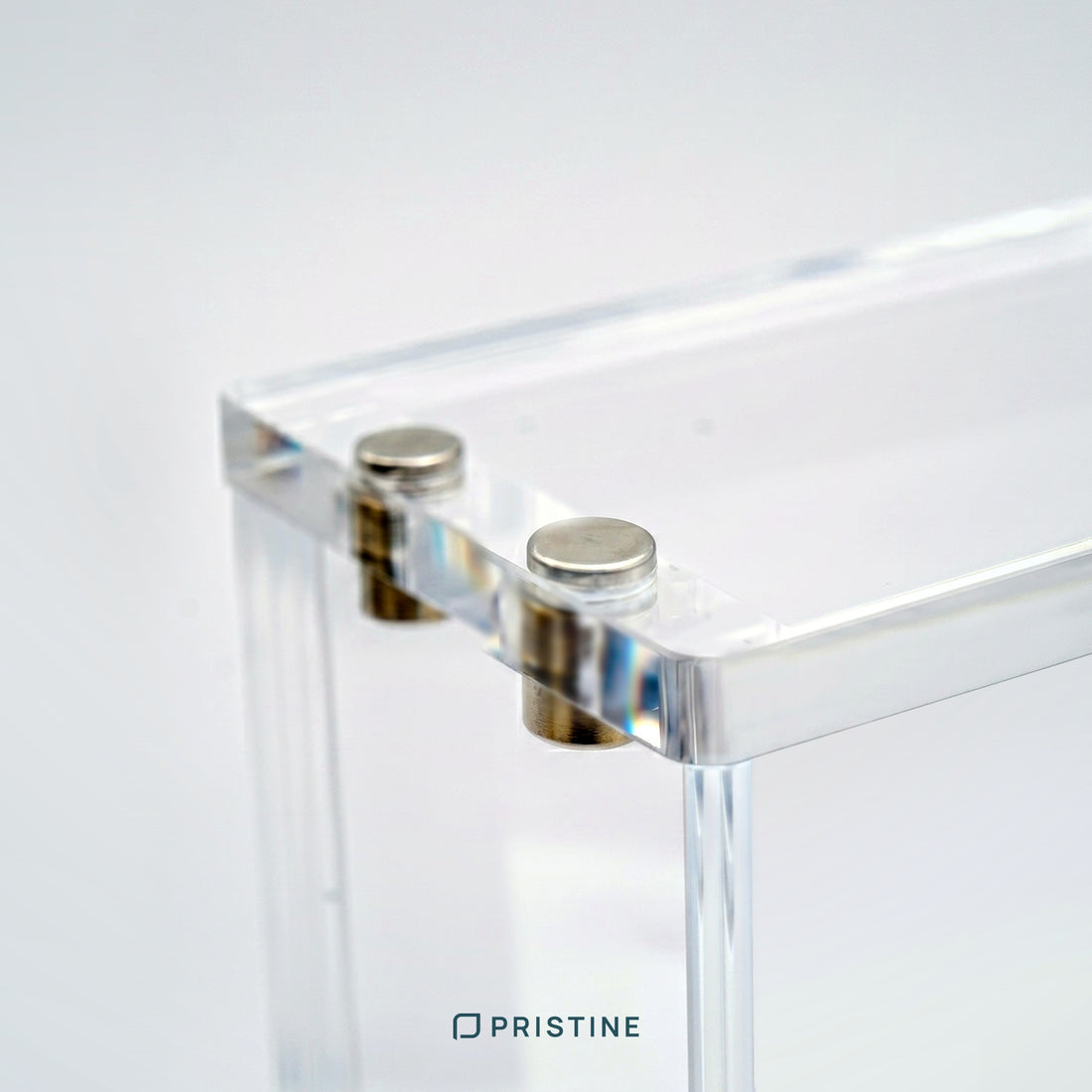 Close-up of the magnetic lid of the acrylic case for DVD-style game boxes (GameCube, Wii, Wii U, PS2 and Xbox), with two N52 magnets per side
